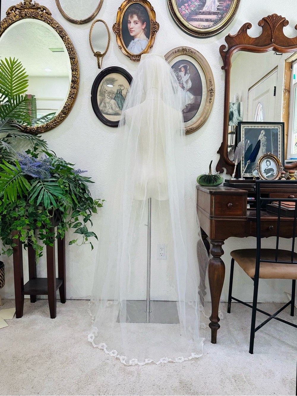 Bridal Veil with Floral Edge - White - Unbranded